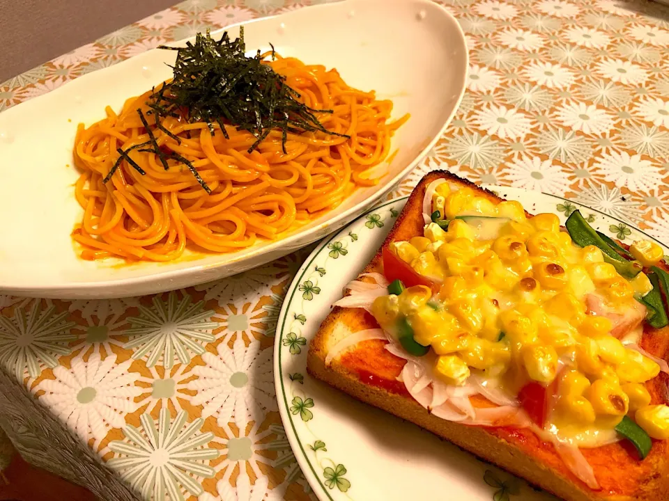 トマトクリームパスタ🍅
野菜たっぷりピザ風トースト🍕|FKTMPさん