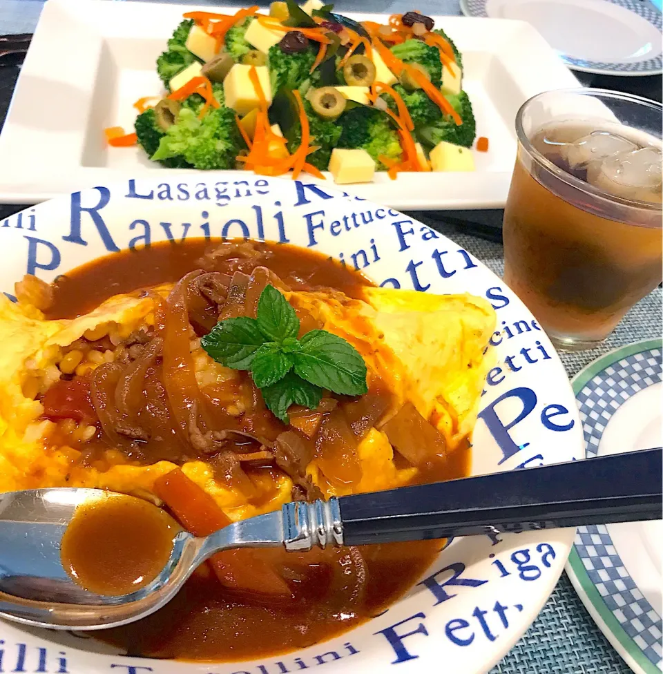 トマトシチュー🍅コーンライス🌽のリメイク料理でオムライスできました🌕|シュトママさん