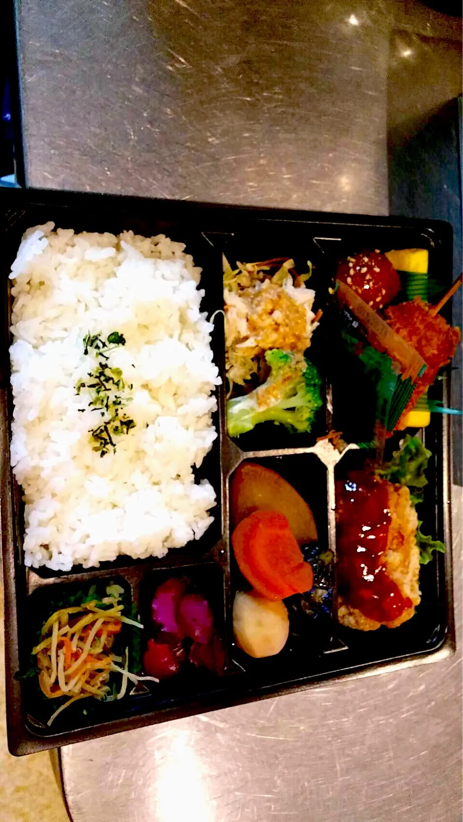 Snapdishの料理写真:レストランライラックお弁当1|nyama1さん