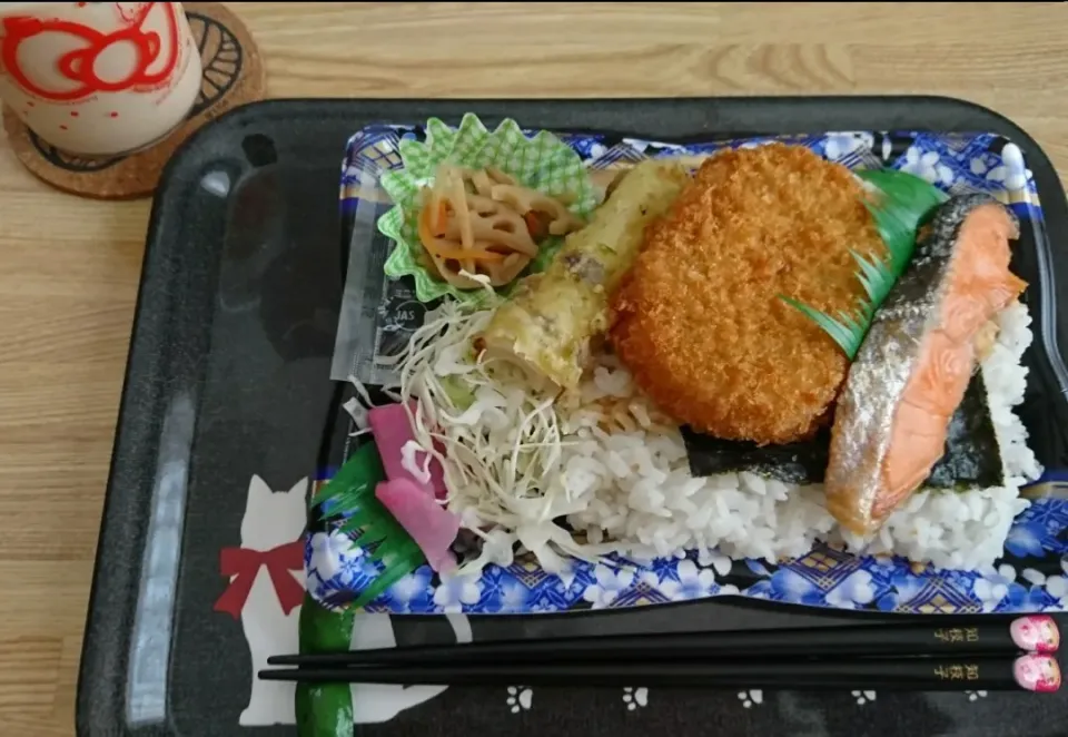 お昼は海苔弁😊|しまだ ちえこさん