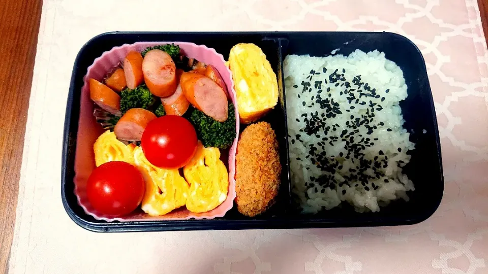 Snapdishの料理写真:ブロッコリーとウインナーの炒め物🎵旦那さんお弁当🎵😊|かおるcitronさん