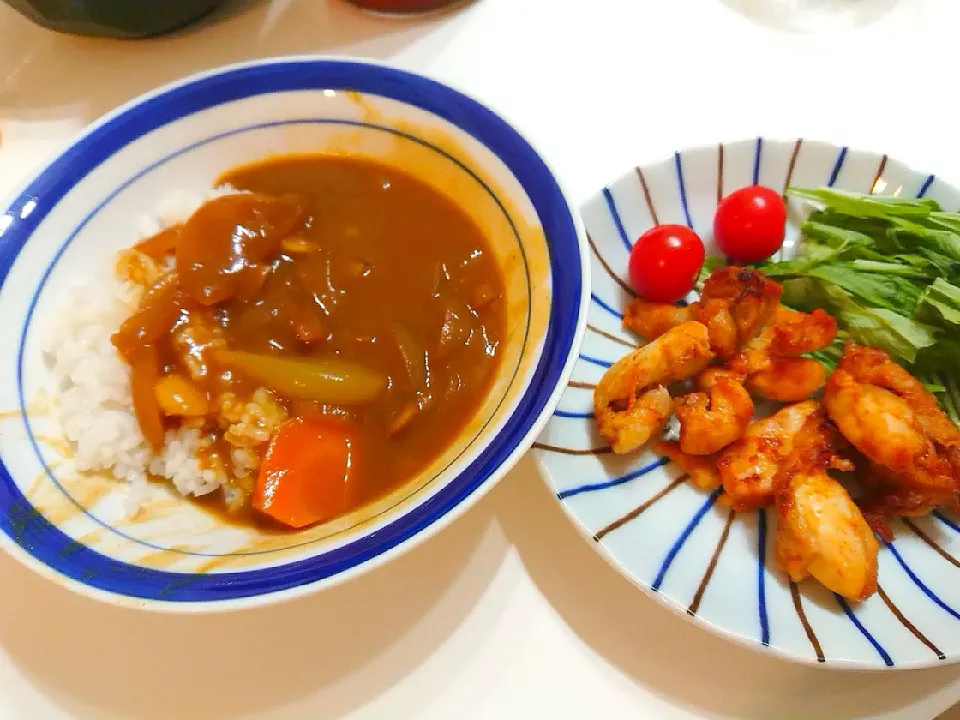 Snapdishの料理写真:#カレー

今回はパパがタンドリーチキンをカレーに添えてって言う要望があったので、野菜カレーに♪

明日もカレーだけど、チキンなくなっちゃった(꒪⌓꒪)
どーしようかな…笑|きささん