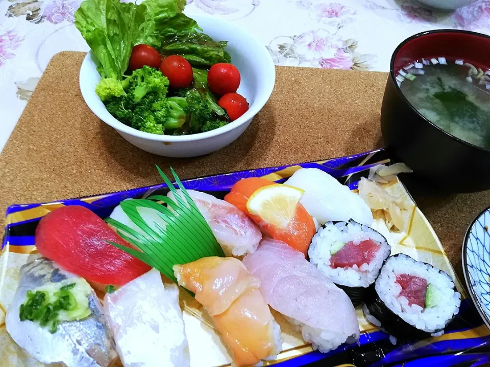 令和元年6月26日
今日の晩ご飯魚力の🍣|たえさん