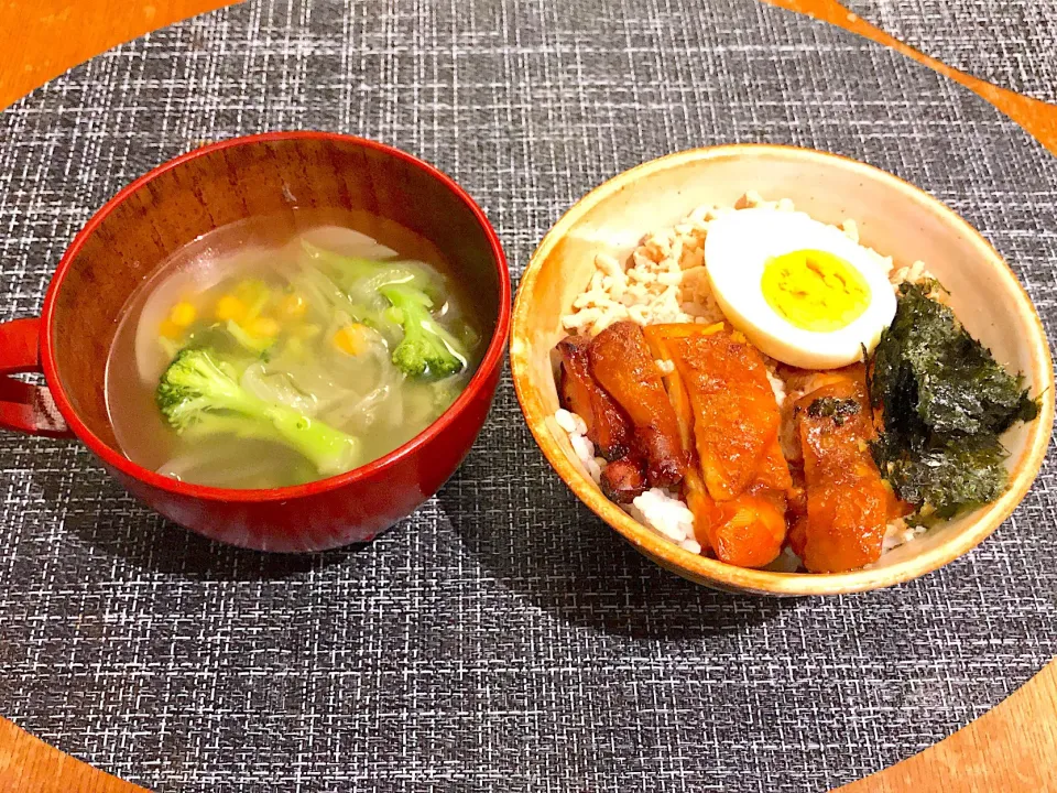 鶏そぼろ丼とブロッコリースープ|とみぃさん