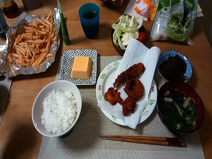 Snapdishの料理写真:唐揚げ、エビフライ|Yuichi Ray Takigawaさん