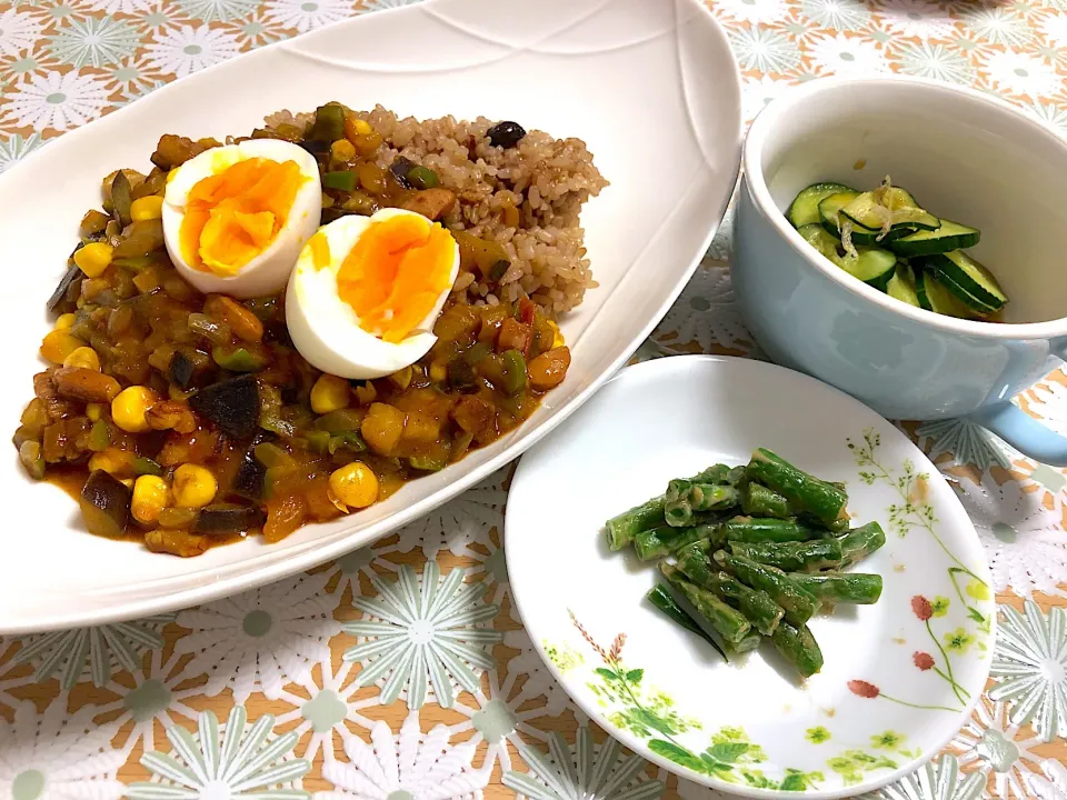 ベーコンで夏野菜のキーマカレー風
インゲンの胡麻和え
きゅうりと雑魚の酢の物|FKTMPさん