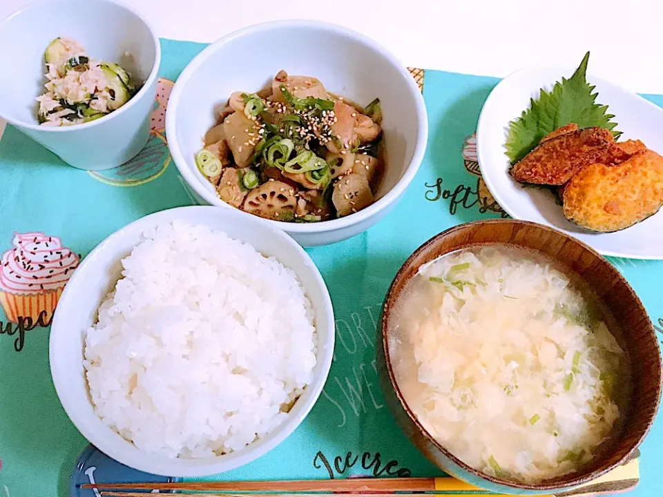 今日は和食。
鶏モモ肉と根菜の煮物。
地味だけど美味しい😋😋|ゆきさん