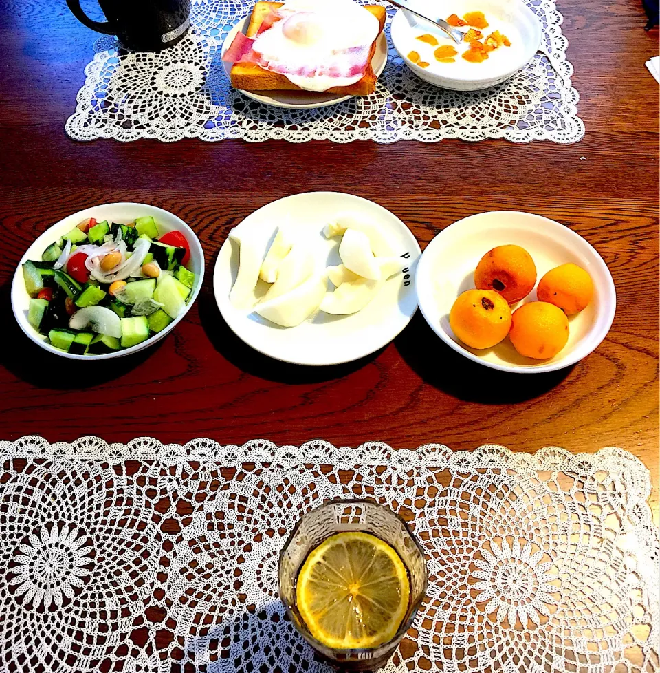 Snapdishの料理写真:枇杷、黄瓜、コーラ|yakinasuさん