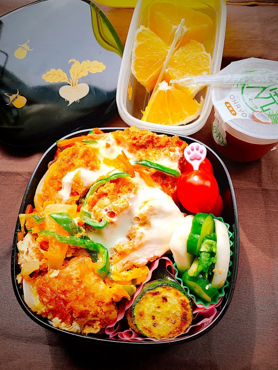 #お弁当  #お父さん弁当  #和食弁当 
#カツ丼弁当  #野菜たっぷり 
 #デザートは日向夏とチョコレートプリン 
#お父さんの大好物  #蕪と胡瓜の浅漬け|Blueberry🫐さん