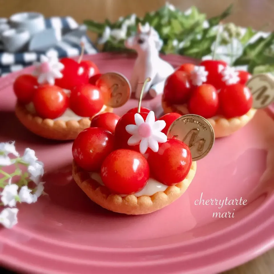 さくらんぼタルト
 #カヌレ #さくらんぼタルト  #お菓子作り好きな人と繋がりたい|まーり（@mariyuiren）さん