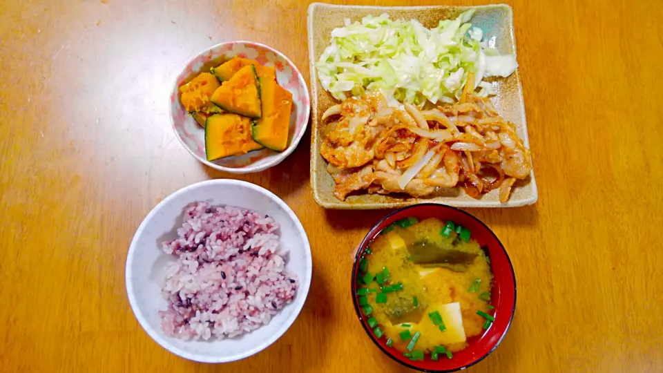 ６月２１日　豚のしょうが焼き　レモンの酢で酢キャベツ　かぼちゃの塩煮　豆腐とわかめのお味噌汁|いもこ。さん