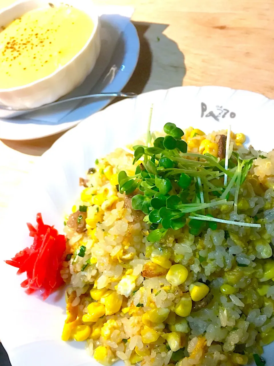 トウモロコシの炒飯と玉子スープ🌽|ぱつおさん