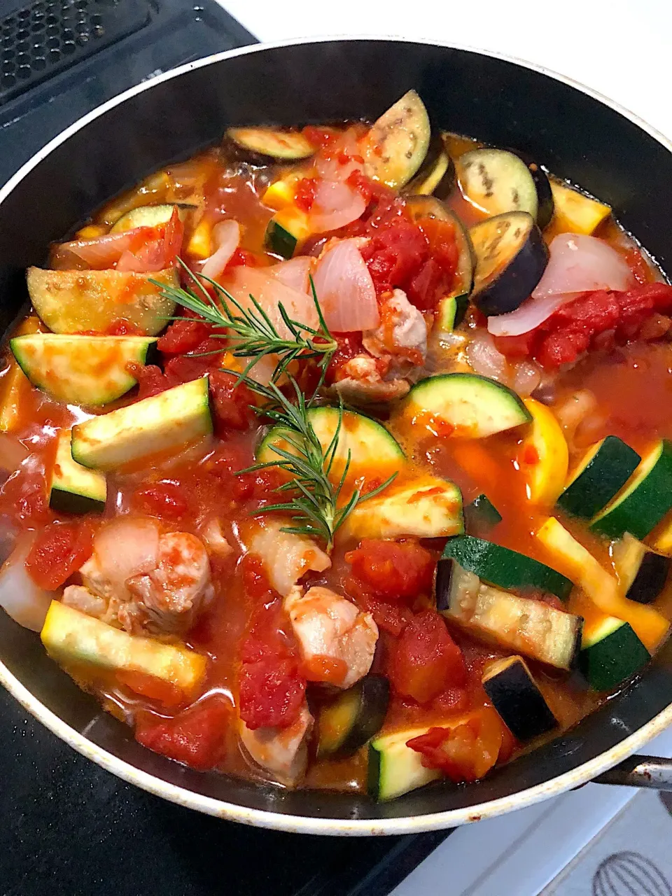 ゆかりさんの料理 ラタトゥイユをアレンジ〜鶏肉のトマト煮込み🍅|ゆかりさん