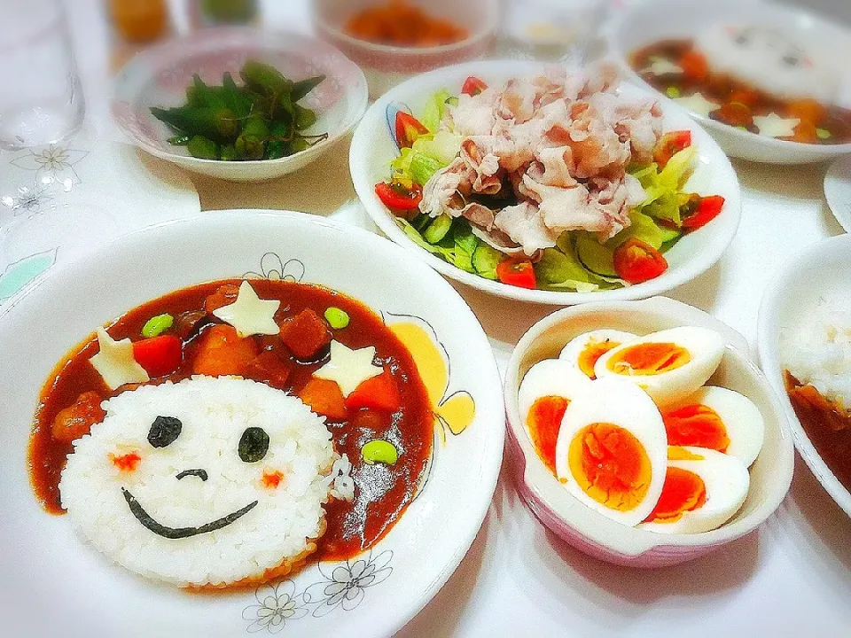 夕食(^ー^)
カレーライス(可愛くしてあげたいのに不器用でできず😢)
冷しゃぶサラダ
茹でたまご
福神漬け
おくら漬物|プリン☆さん