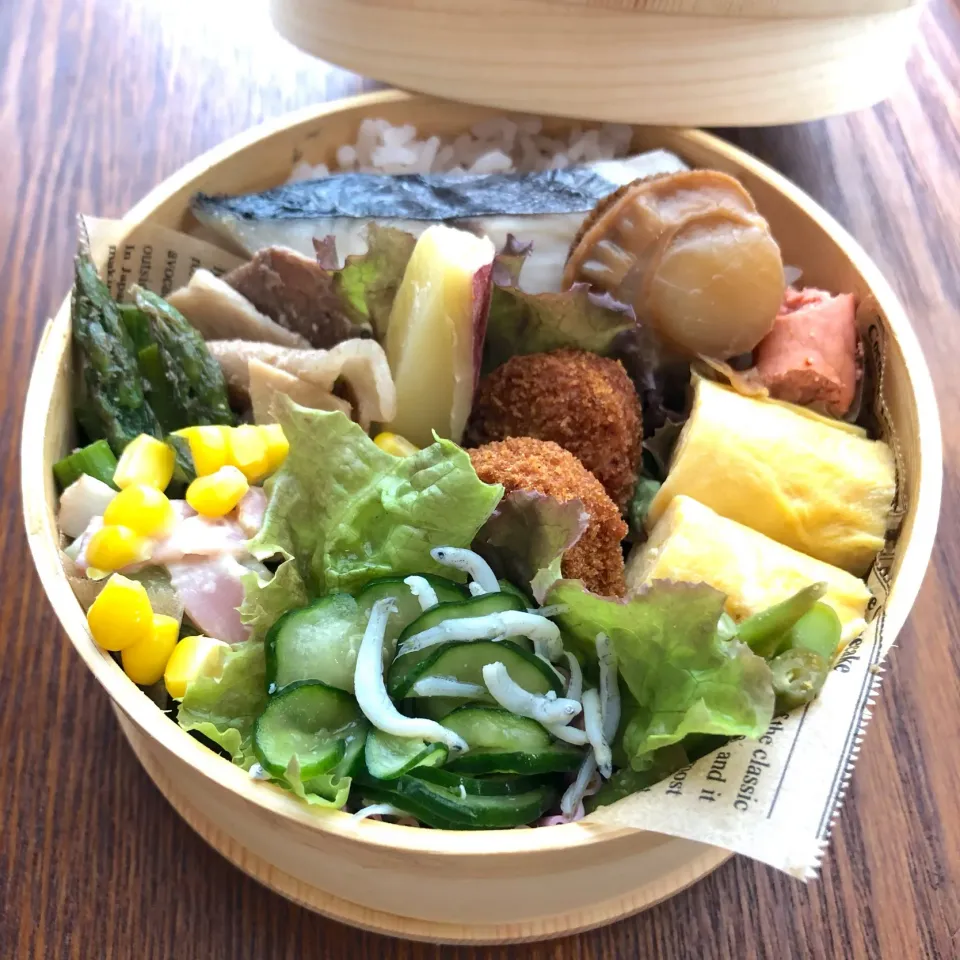 令和元年6月27日(木) お弁当
ちょっと手抜きで…市販品のチキンナゲット使ったった！|みかりんさん