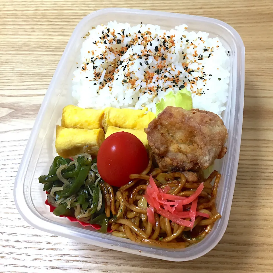 金曜日の旦那さんのお弁当☺︎ #お弁当記録  #紅生姜入り玉子焼き  #じゃこピーマン  #からあげ  #焼きそば|むさけんさん