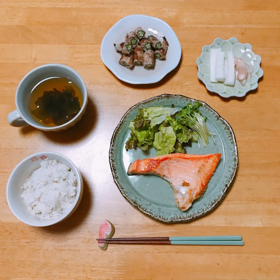 鮭カマの塩焼き🐟
オクラの肉巻き🥓|ちゃみこさん