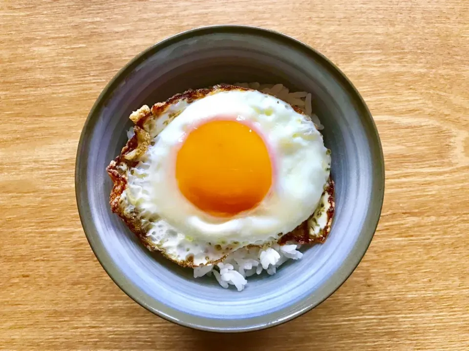 Snapdishの料理写真:20190628🍚旦那さんの朝ごはん🥣
って言ってもこれだけではないですけどねw
でもシンプルな目玉焼きってそれはそれでご馳走💕
 #スナップディシュ  #snapdish  #うちごはん #旦那さんの朝ごはん  #目玉焼きのせ|akiyo22さん