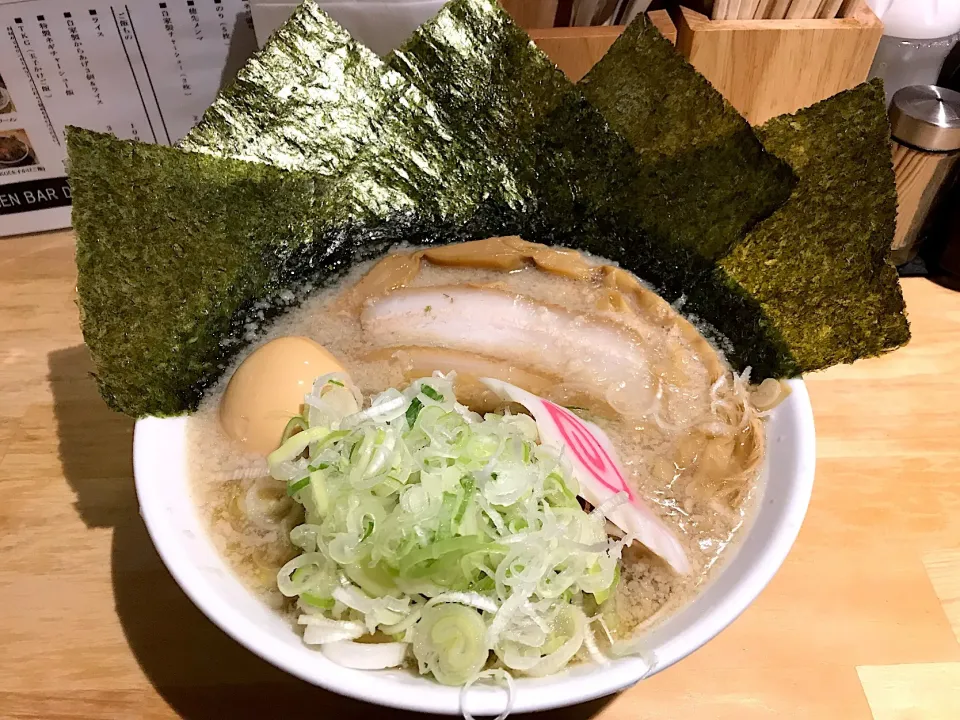 特製背脂醤油ラーメン|マハロ菊池さん