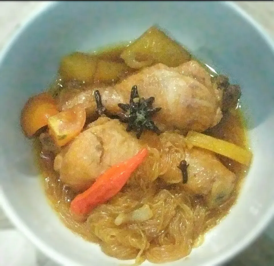 Snapdishの料理写真:semur ayam kentang|Eka Nurinsaniさん