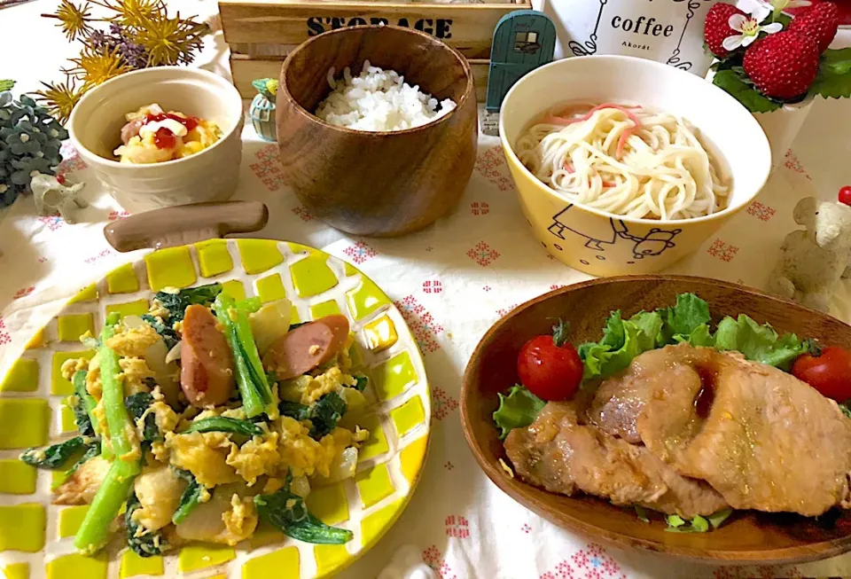 Snapdishの料理写真:豚肉の生姜焼き、小松菜と卵のオイスター炒め、ポテトチーズ焼き、ひやむぎ|syamさん