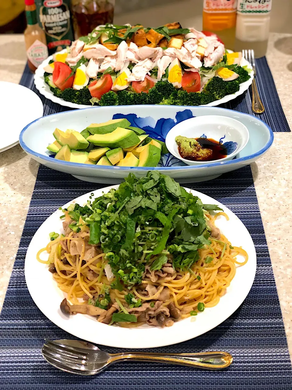 豚ばらバター醤油パスタ🍝
筋肉サラダ🥗
アボカド🥑刺身🥑|Mayumiさん