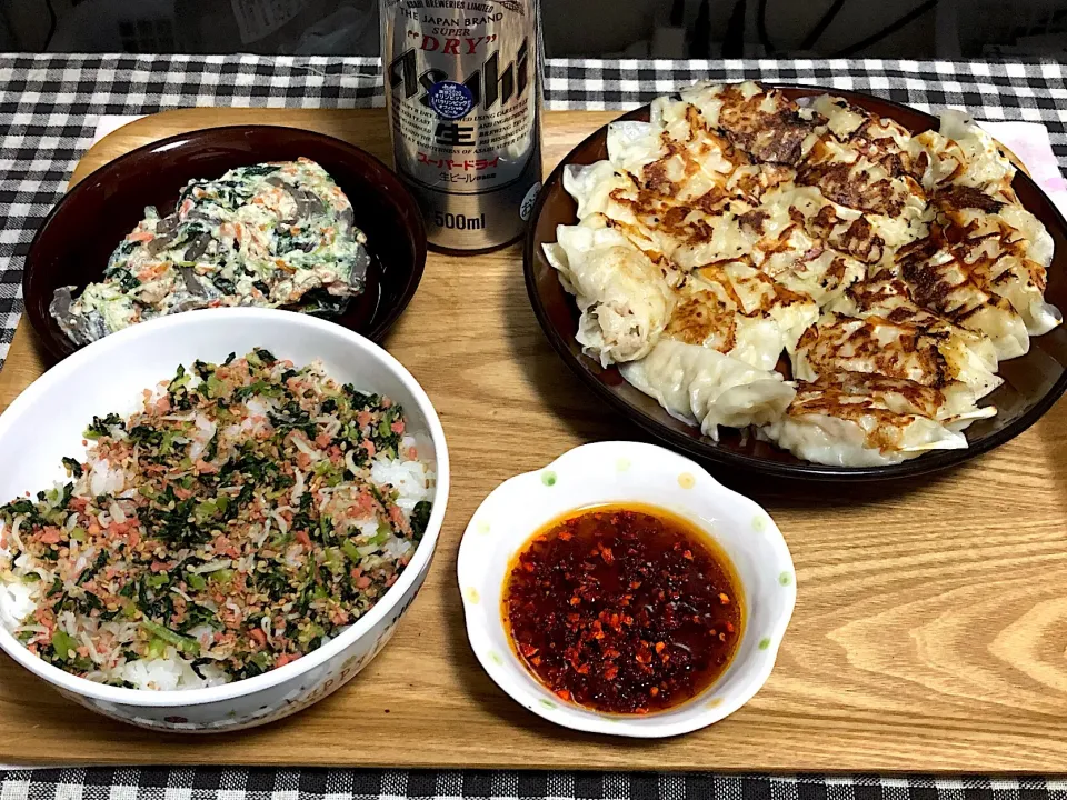 今日の夕食
☆鮭ちりめんご飯
☆浜松餃子
☆ほうれん草入り白和え
☆ビール🍺|まぁたんさん