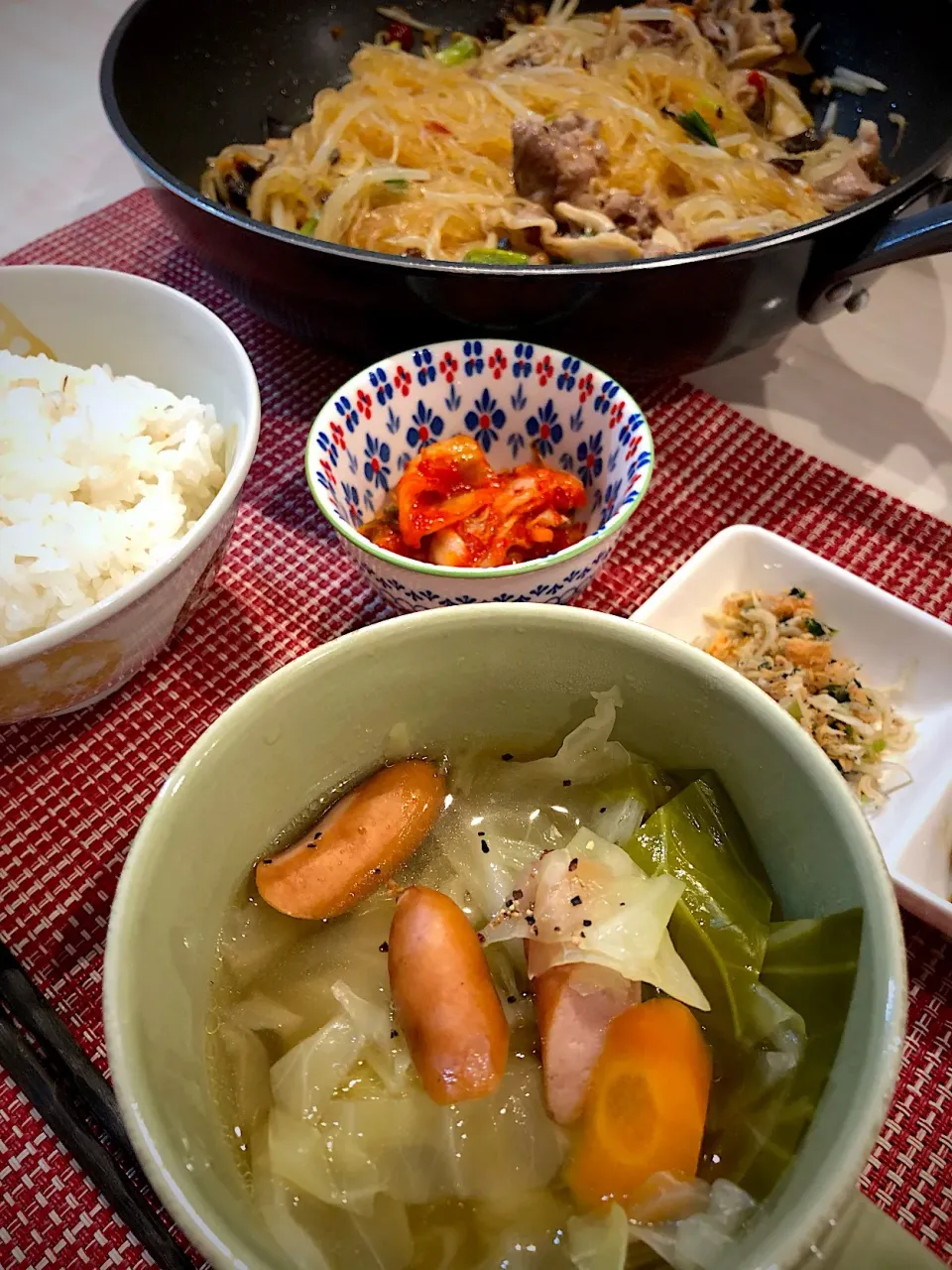 中華春雨  キャベツとウィンナーのコンソメスープ  キムチ  さんまの甘露煮|キヨさん