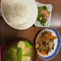 Snapdishの料理写真:鶏肉とごぼうの炒り煮
ピーマンのいためたの
豆腐とサヤエンドウのお味噌汁|m-amさん