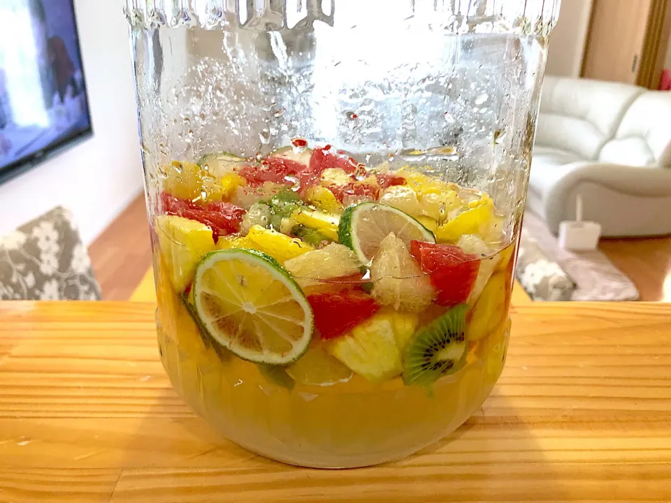 Snapdishの料理写真:フルーツ酵素ドリンク仕込み中…🍍🍊🥝|Shiro¨̮⑅さん