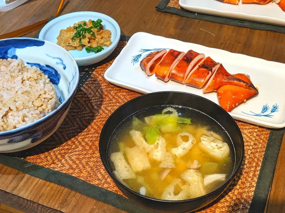 Snapdishの料理写真:イカのみりん焼き＆納豆＆ネギの味噌汁|まぐろさん