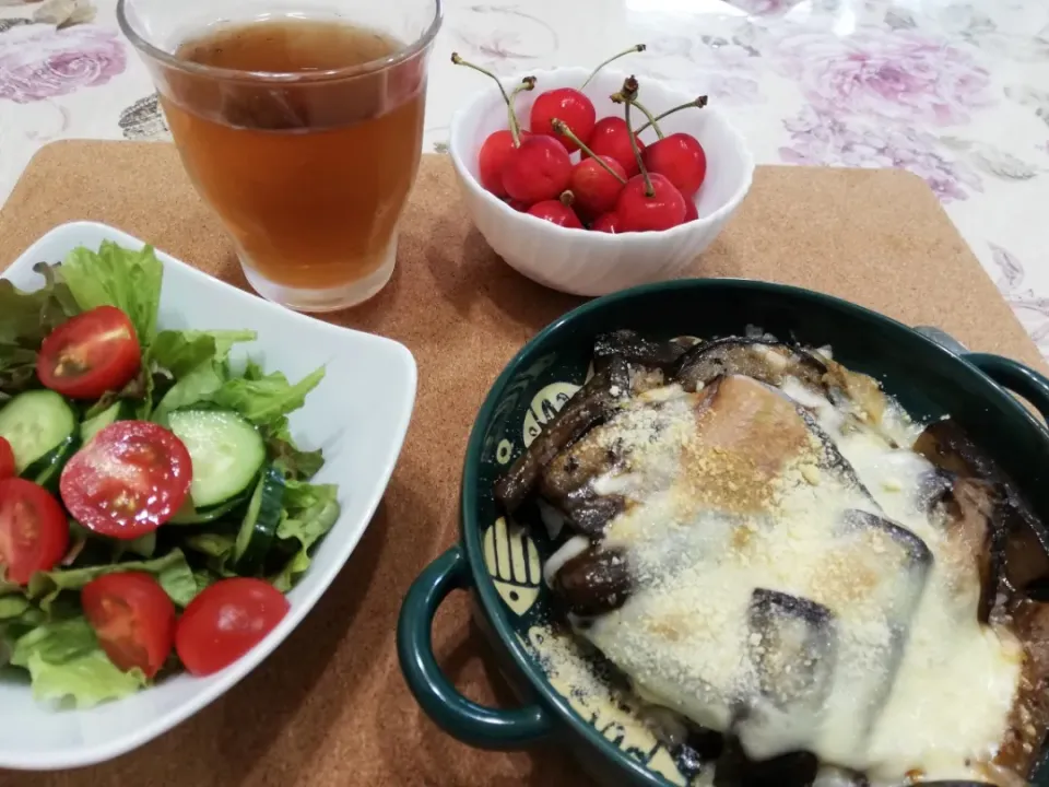 Snapdishの料理写真:令和元年6月29日
きのうの晩のリメイク
麻婆茄子ドリアでブランチ◉‿◉|たえさん