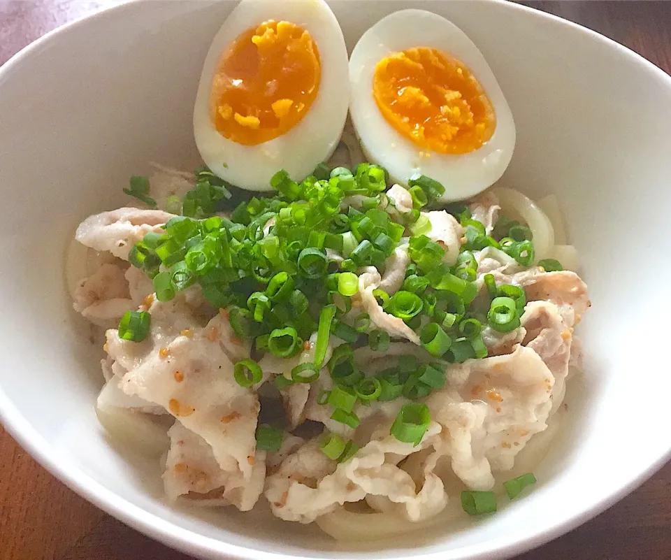 Snapdishの料理写真:あったかい🎶ゴマだれ豚しゃぶうどん〜隠し味は何でしょうか？〜 - レガーミの週末もの（料理）づくり|レガーミさん