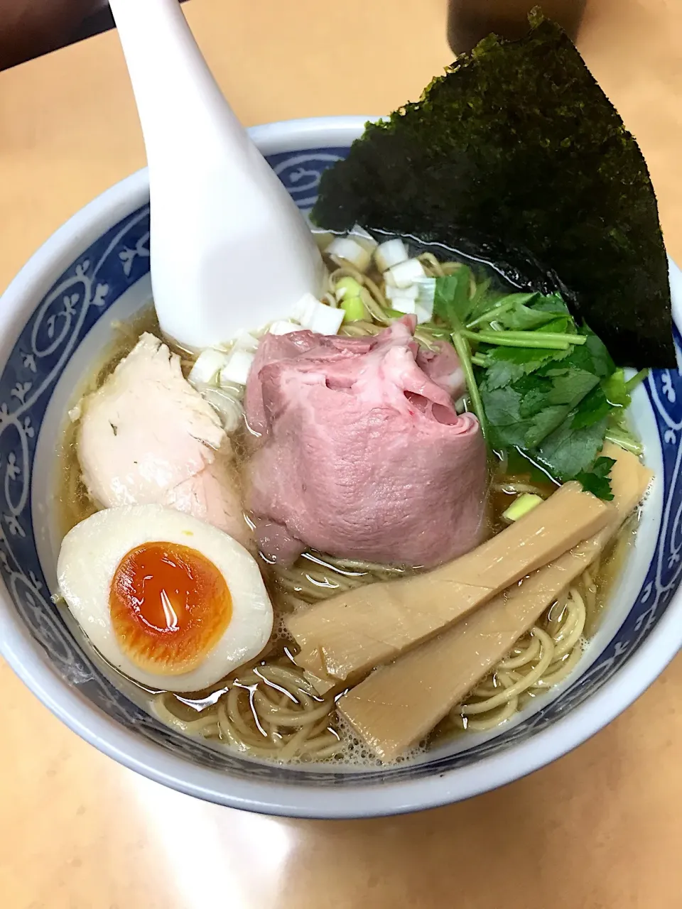 Snapdishの料理写真:煮干しそば・白@寿製麺 中華そば よしかわ（北上尾）|Kazuya Miyukiさん