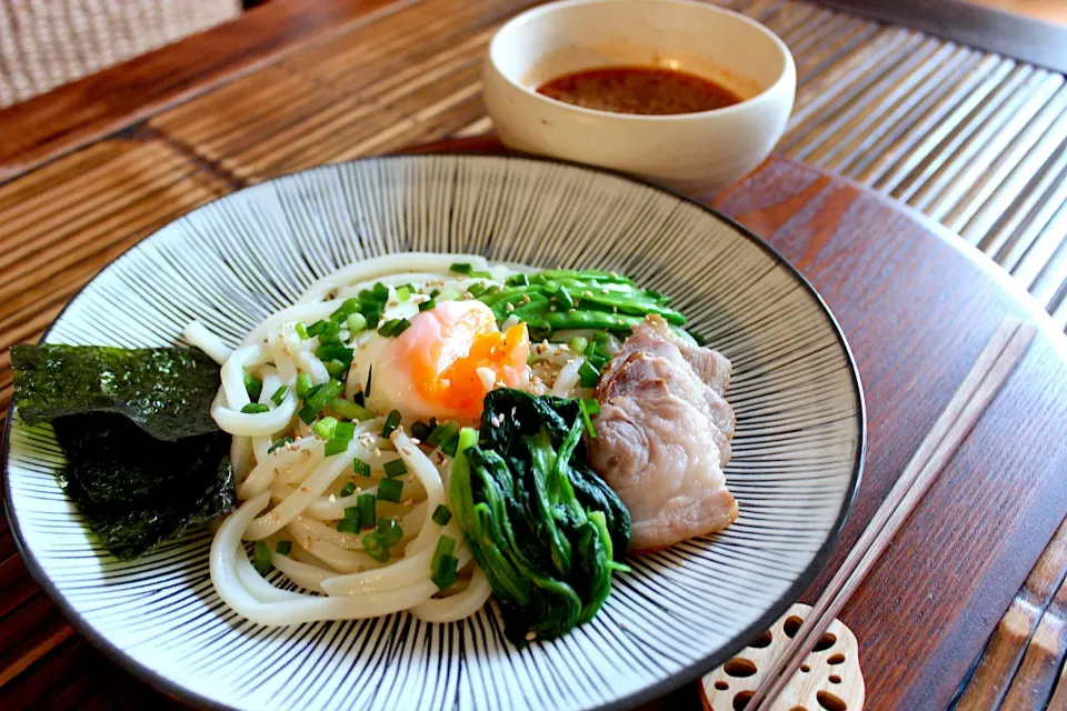 レンジつけだれでピリ辛つけうどん|よっすぃさん