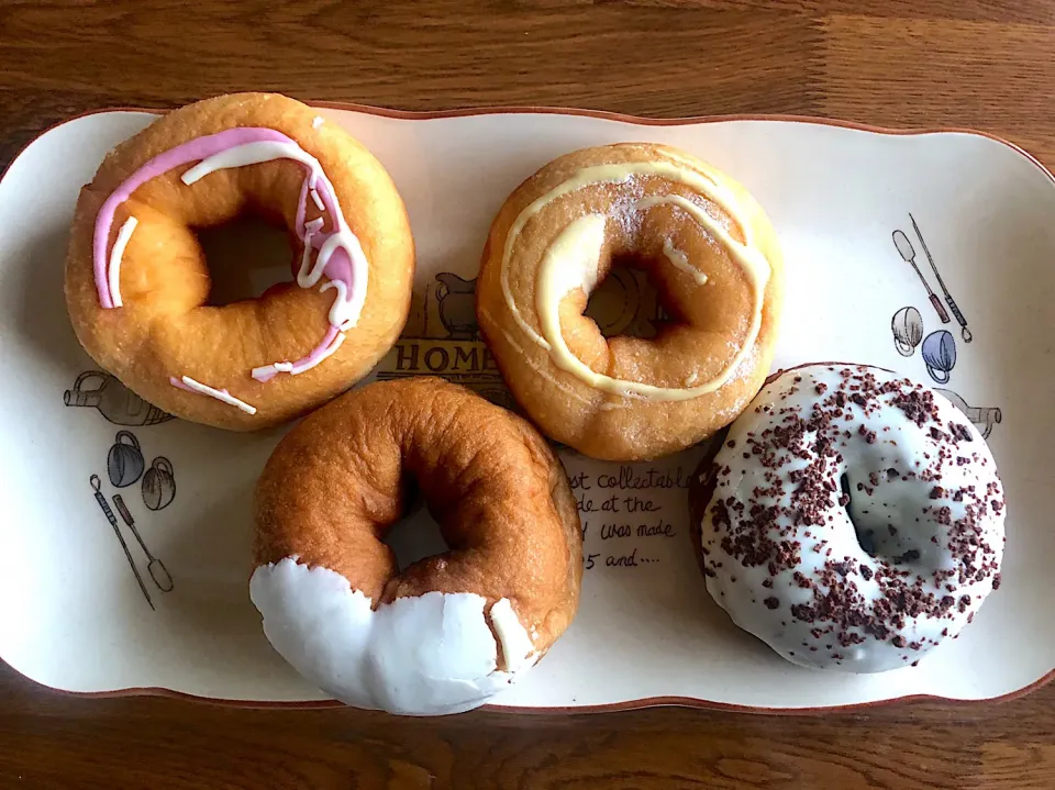 Donut Cafe 豆豆。zuzu
左上 まろやか白桃
左下 NYチーズケーキ
右上 ジューシーパイン
右下 クランチ|Miekoさん