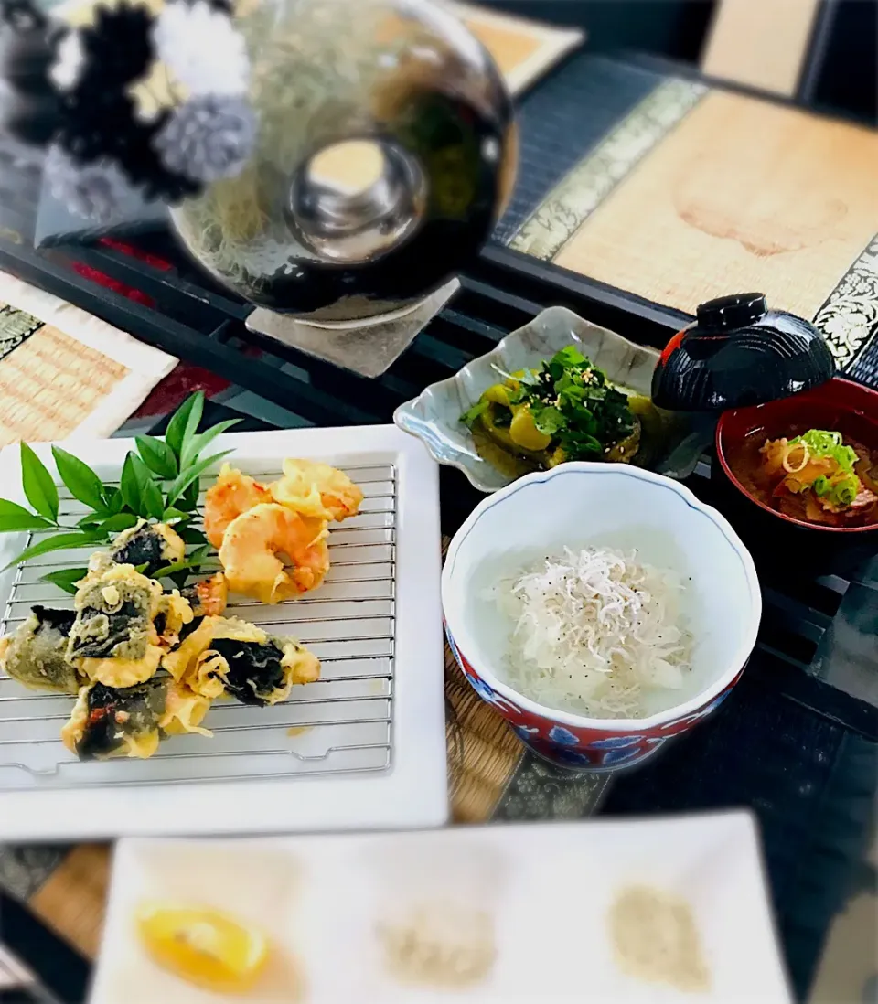 ササミの梅肉海苔巻き天ぷら🌿海老天🌿茶せん茄子🌿ジャコおろし🌿里芋の豚汁🌿|Tomoko❤︎poouさん