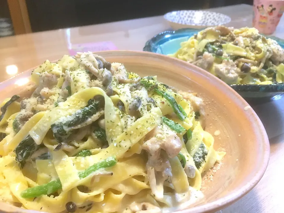 Snapdishの料理写真:今日のパパパスタ【チキンとほうれん草のクリームフェットチーネ】|不動南平さん