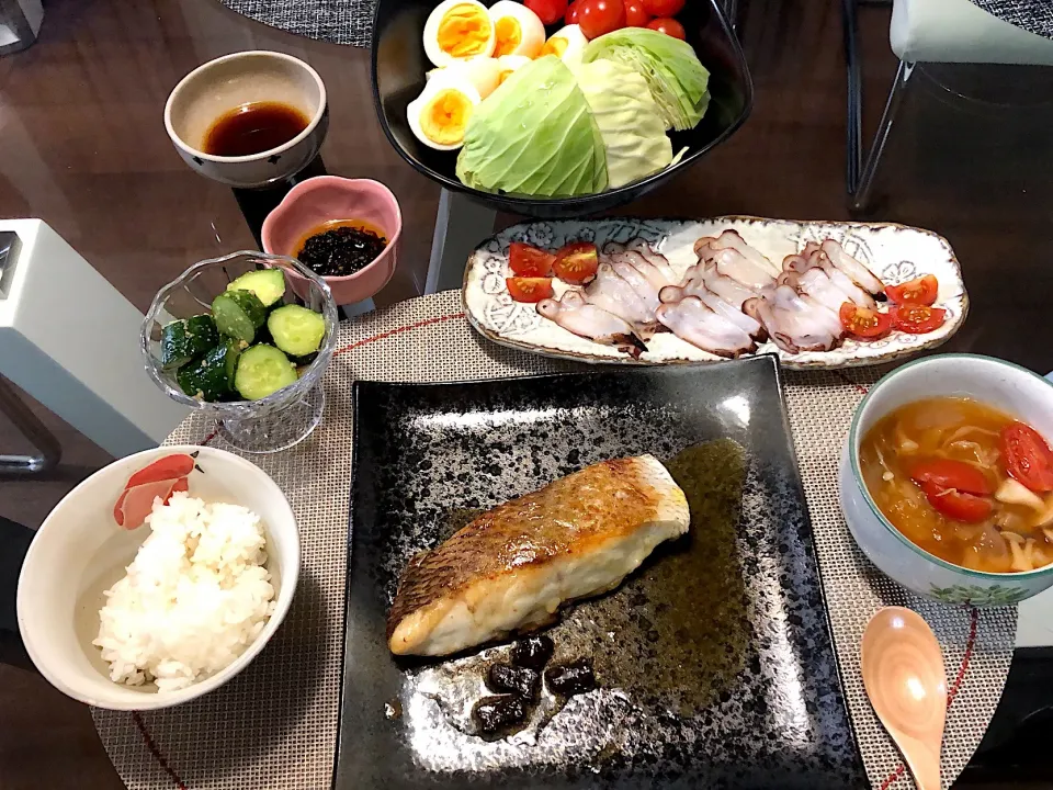 Snapdishの料理写真:晩ご飯♪鯛のにんにくバター醤油ソテー|ぺこぽこさん