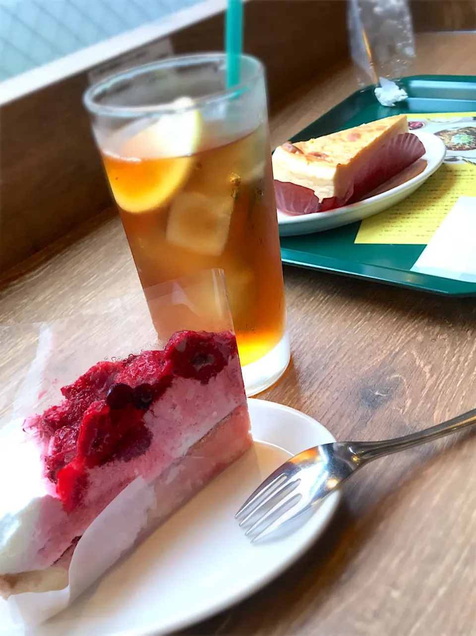 ベリーベリータルト  ニューヨークチーズケーキ🍰  アイスティー🍹|ch＊K*∀o(^^*)♪さん