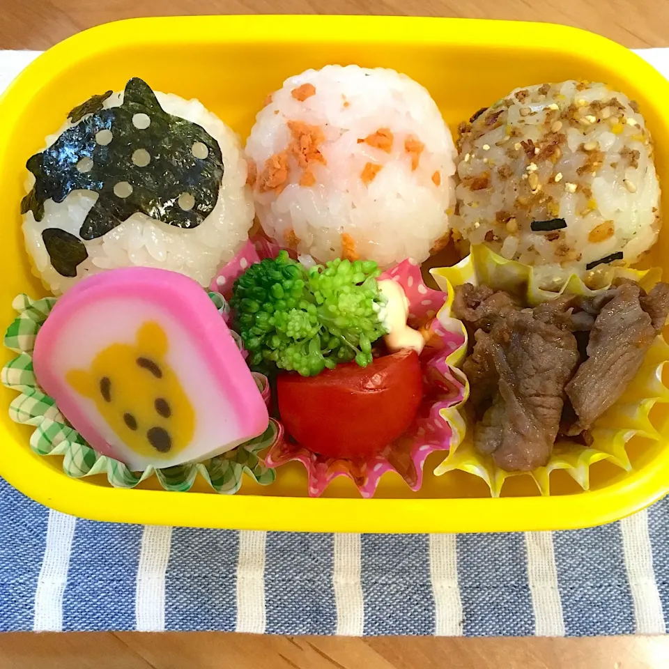 #年少さん弁当 #焼肉 #美ら海水族館のお土産のカット海苔 #蒲鉾の下には唐揚げ|Aya♡Riさん