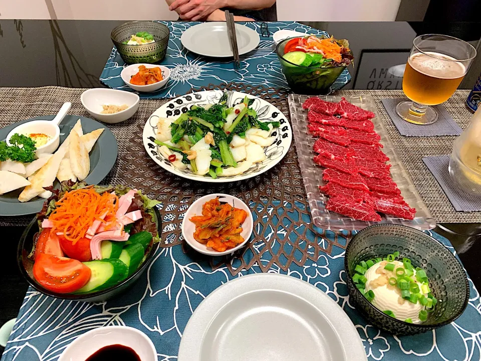 イカ青菜炒め、馬刺し、笹かま、冷奴、サラダ😊|ゆかさん