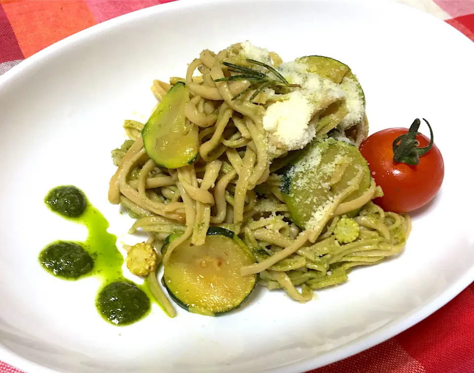 Snapdishの料理写真:Soy １００％  Noodles.
大豆麺  まーめん
バジル🌱パスタ|eiyadeさん