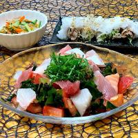 お刺身の切り落としで海鮮サラダ ⭐️カイワレの豚肉巻き ⭐️人参とキュウリとモヤシのナムル #宅飲み部