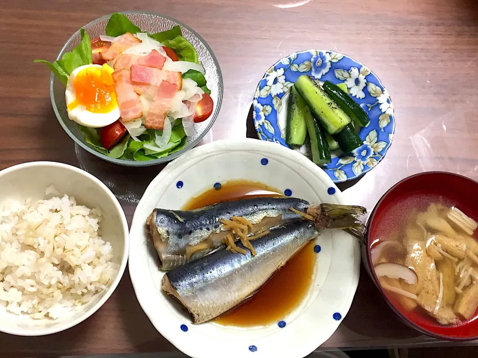 鰯の生姜煮 きのこと揚げのスープ ペッパーきゅうり 玉ねぎサラダ|おさむん17さん