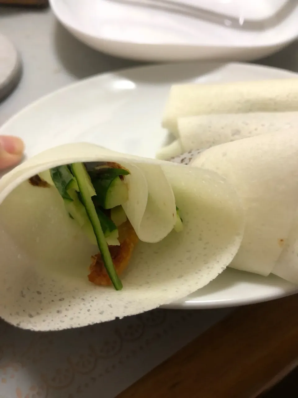 Snapdishの料理写真:なーんだ〜北京ダックかと思った。鶏皮で風になる|Tomoko  Kawaharaさん