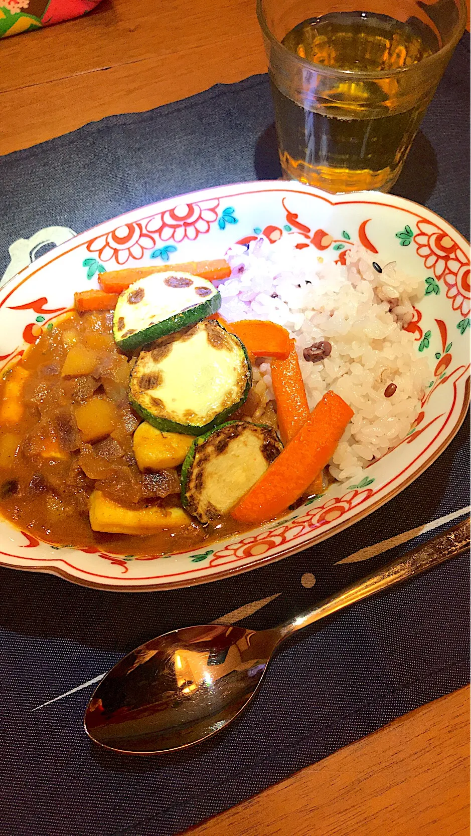 Snapdishの料理写真:スパイシーシーフードカレー|JUNZ CAFEさん