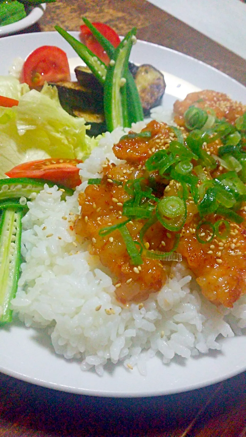 Snapdishの料理写真:旨辛ホルモン丼プレート😁|naokiさん