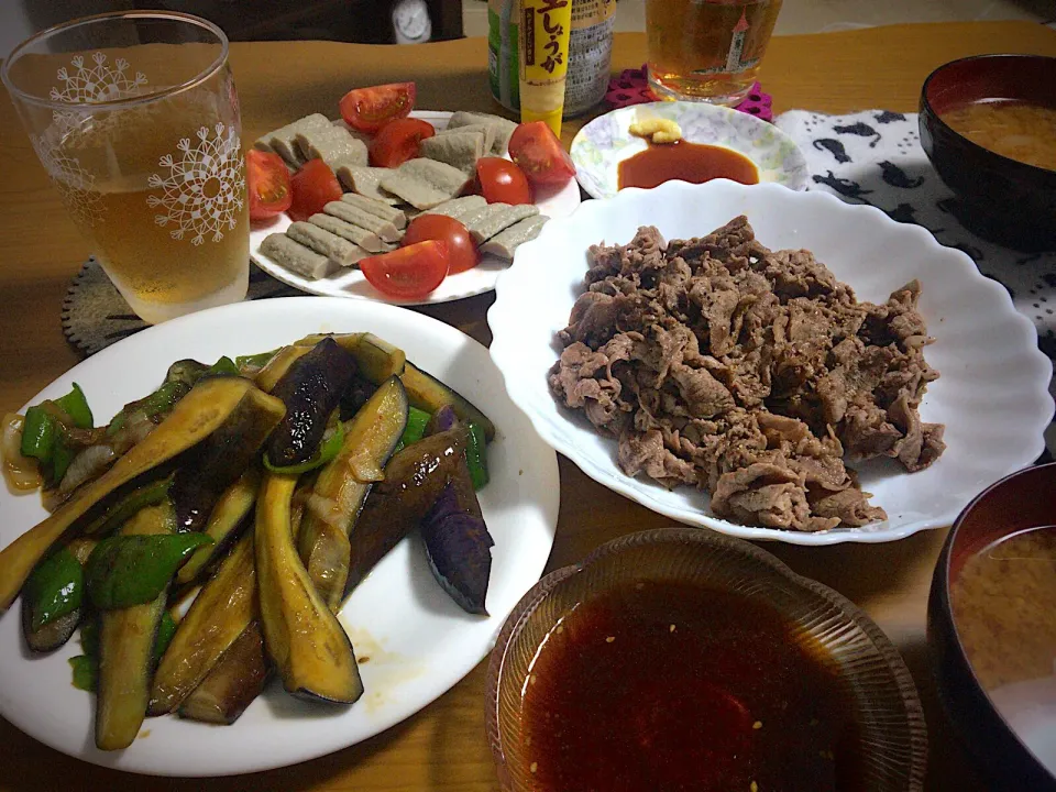 今日の簡単男女絆飯〇
＊黒はんぺんトマト＊牛焼肉＊頂き物の夏野菜炒め＊お味噌汁...♪*ﾟ|ひーちゃんさん