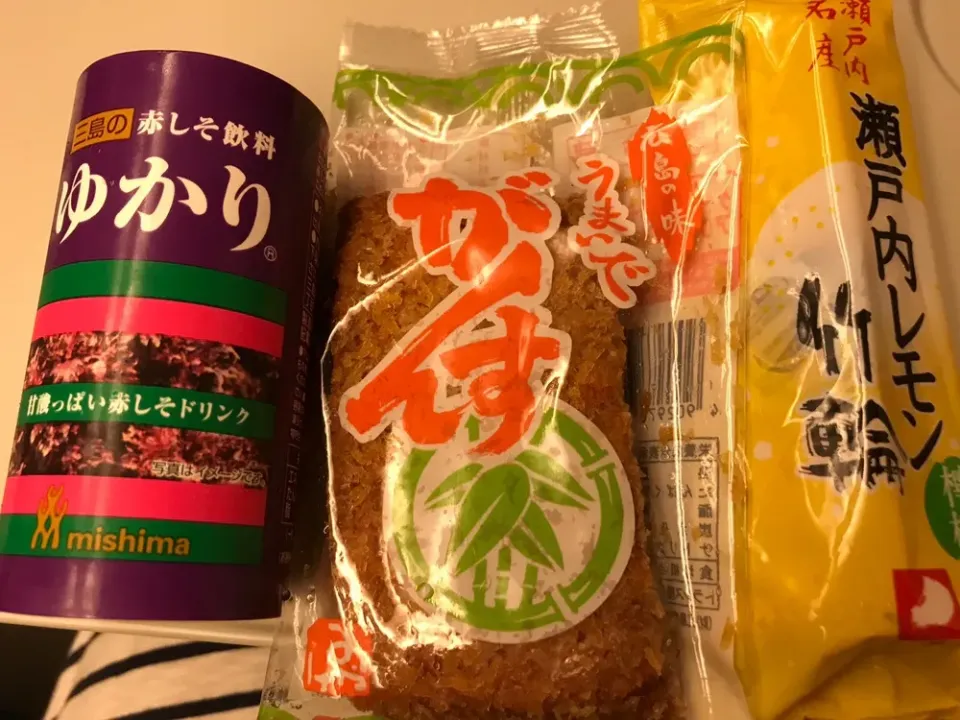 6月30日晩ご飯。帰りの新幹線車内にて。いろいろ食べ過ぎてお腹いっぱい。ゆかりドリンク美味しい🥤|あやさん